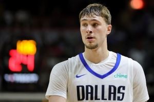 🤔孔祥宇：弗拉格首秀顶住了对抗压力&打得算是出色 他还很年轻