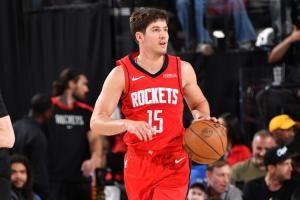 名记：火箭季前赛将更多安排谢泼德&阿门当控卫 KD申京也会多持球